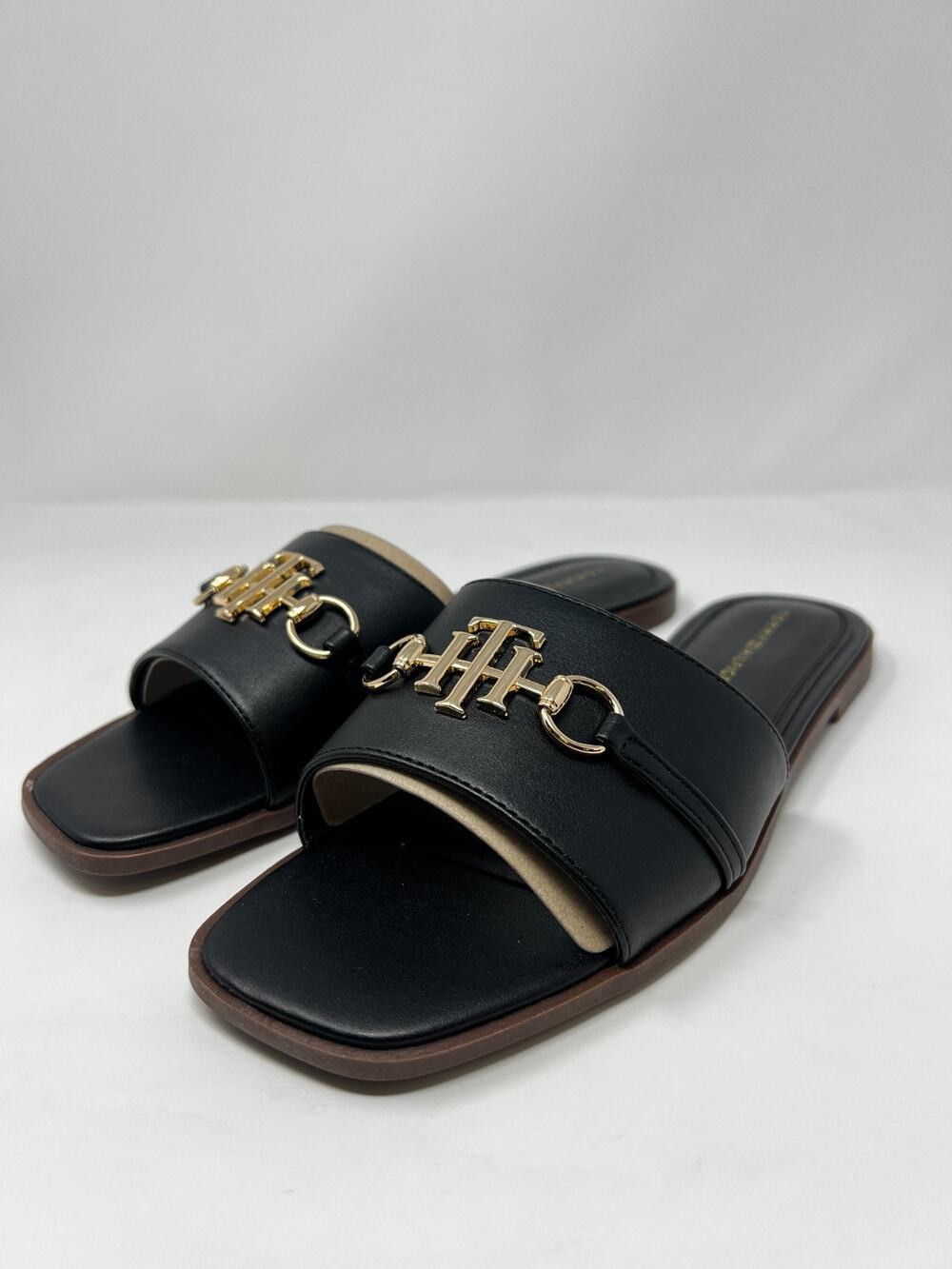 Tommy Hilfiger Women's 10M Pipper Black/Gold Logo Slide Flats